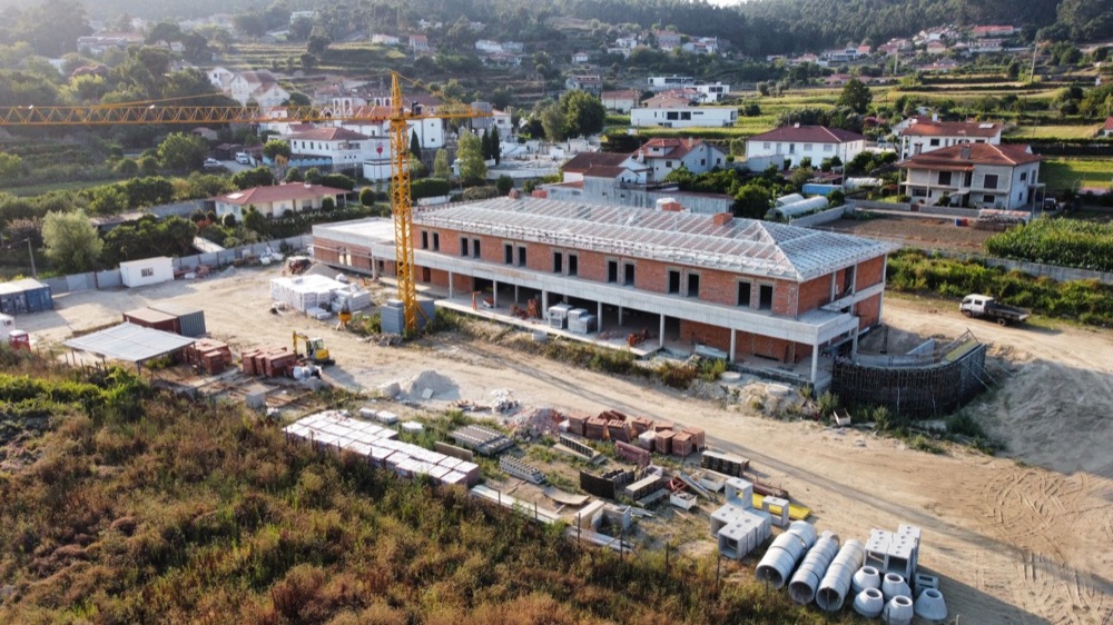 Paredes e cobertura em construção